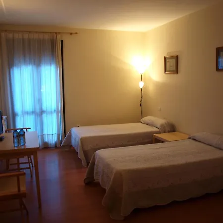 Turisticos La Pena * Banos De Montemayor