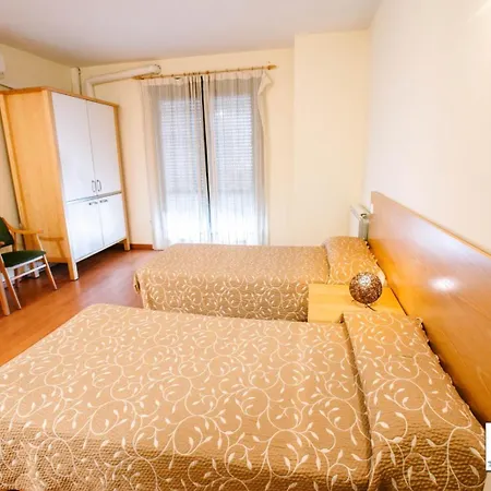 Turisticos La Pena * Banos De Montemayor