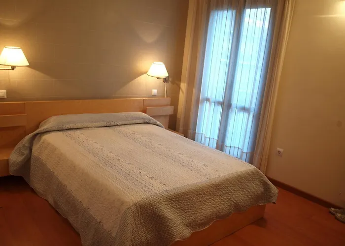 Turisticos La Pena Banos De Montemayor